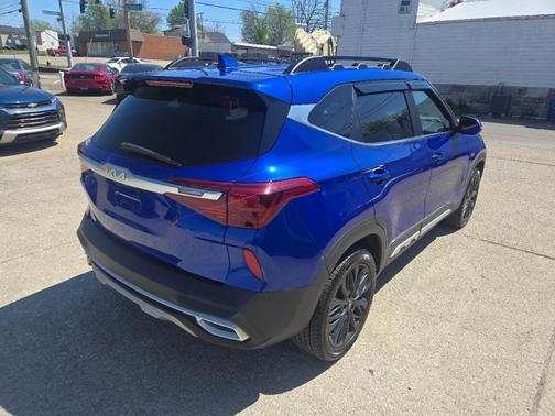 Blue 2022 Kia Seltos Nightfall