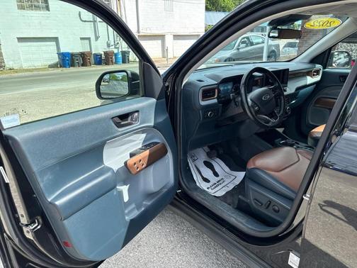 Black 2022 Ford Maverick Lariat