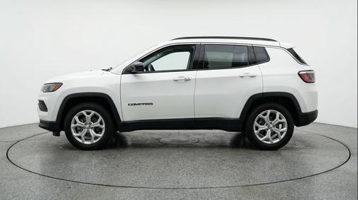 Bright White Clearcoat 2025 Jeep Compass Latitude
