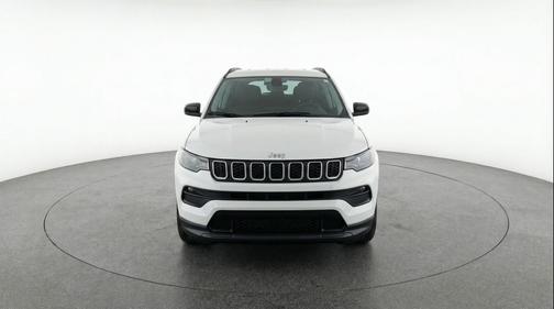Bright White Clearcoat 2025 Jeep Compass Latitude