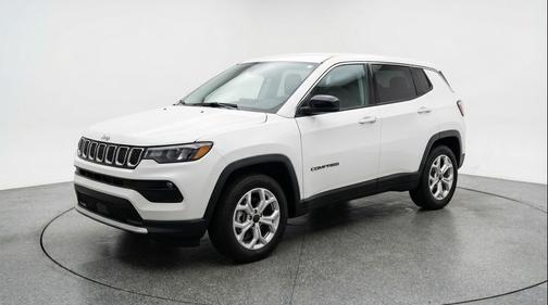Bright White Clearcoat 2025 Jeep Compass Latitude