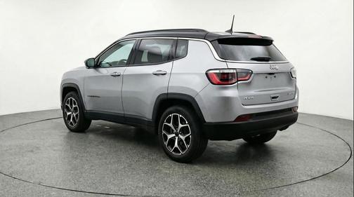 Silver Zynith Metallic Clearcoat 2025 Jeep Compass Limited