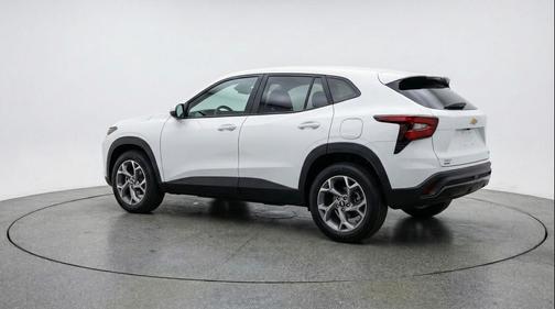 Summit White 2025 Chevrolet Trax LT