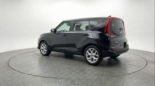 Fusion Black 2025 Kia Soul LX