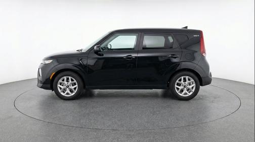 Fusion Black 2025 Kia Soul LX
