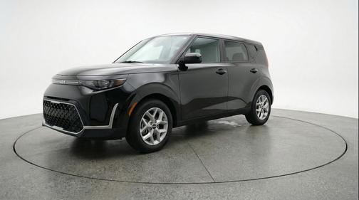 Fusion Black 2025 Kia Soul LX