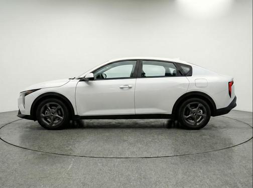 Snow White Pearl 2025 Kia K4 LXS