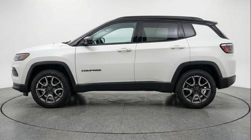 Bright White Clearcoat 2025 Jeep Compass Trailhawk