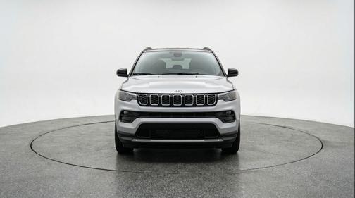 Silver Zynith Metallic Clearcoat 2025 Jeep Compass Limited