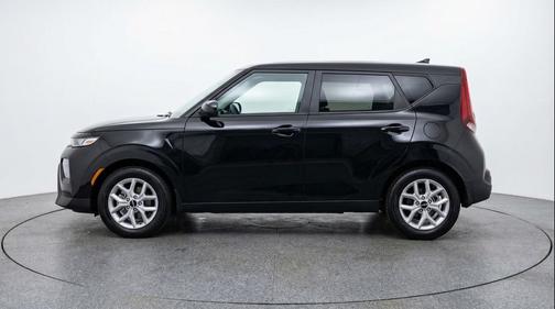 Fusion Black 2025 Kia Soul LX