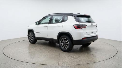 Bright White Clearcoat 2025 Jeep Compass Trailhawk