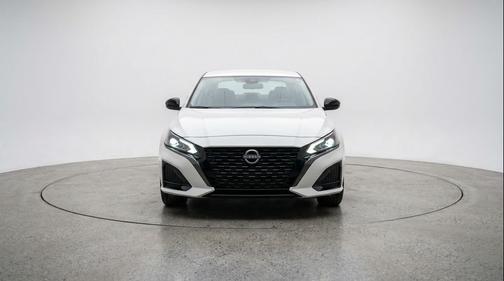 Glacier White 2025 Nissan Altima SV FWD