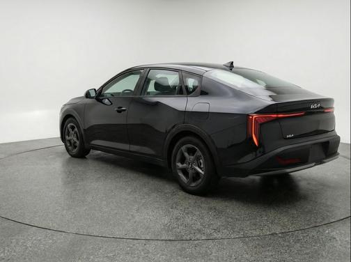 Aurora Black Pearl 2025 Kia K4 LXS
