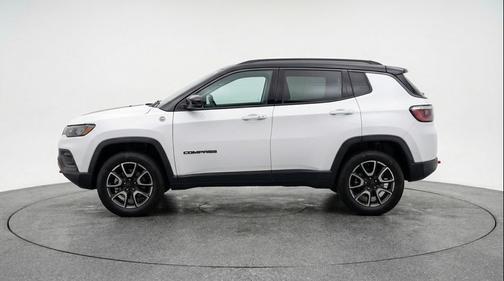 Bright White Clearcoat 2025 Jeep Compass Trailhawk