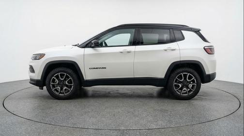 Bright White Clearcoat 2025 Jeep Compass Trailhawk