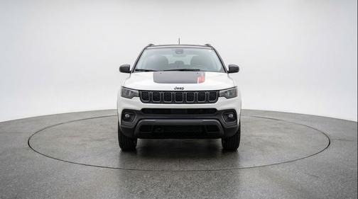 Bright White Clearcoat 2025 Jeep Compass Trailhawk