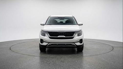 Snow White Pearl 2025 Kia Seltos S