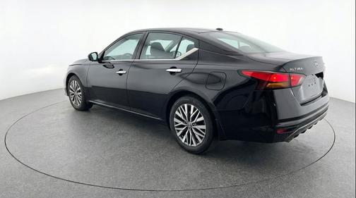 Super Black 2025 Nissan Altima SV FWD