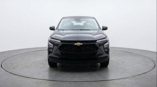 Mosaic Black Metallic 2025 Chevrolet Trax LT