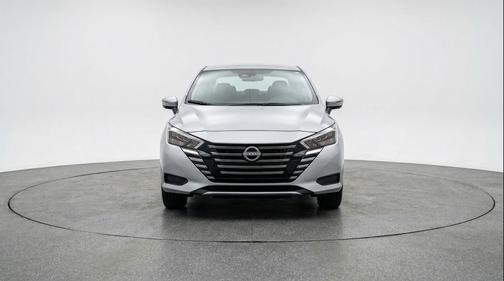 Brilliant Silver Metallic 2025 Nissan Versa 1.6 SV