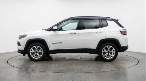 Bright White Clearcoat 2025 Jeep Compass Latitude
