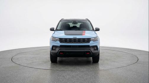 Silver Zynith Metallic Clearcoat 2025 Jeep Compass Trailhawk