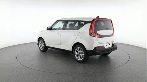 Snow White Pearl 2025 Kia Soul LX