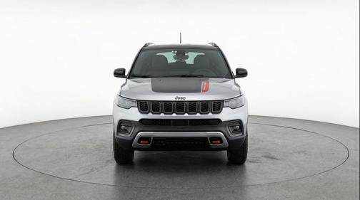Silver Zynith Metallic Clearcoat 2025 Jeep Compass Trailhawk
