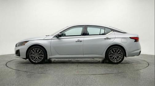 Brilliant Silver Metallic 2025 Nissan Altima SV FWD