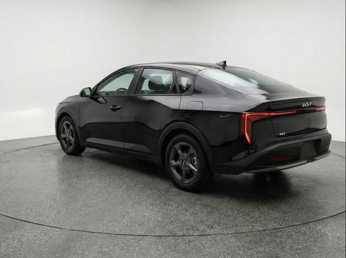 Aurora Black Pearl 2025 Kia K4 LXS
