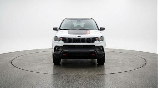 Bright White Clearcoat 2025 Jeep Compass Trailhawk