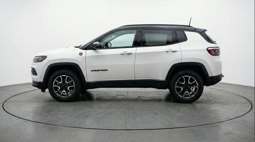 Bright White Clearcoat 2025 Jeep Compass Trailhawk