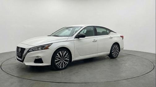 Glacier White 2025 Nissan Altima SV FWD