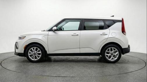 Snow White Pearl 2025 Kia Soul LX