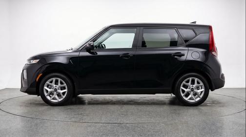 Fusion Black 2025 Kia Soul LX