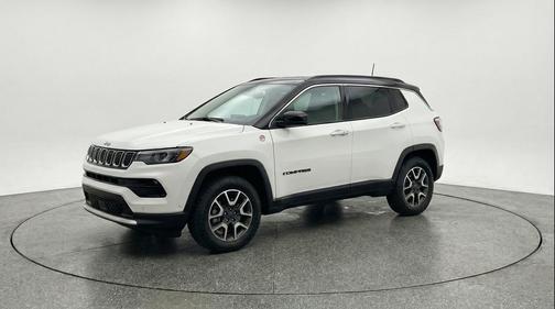Bright White Clearcoat 2025 Jeep Compass Trailhawk