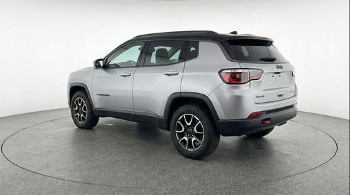 Silver Zynith Metallic Clearcoat 2025 Jeep Compass Trailhawk