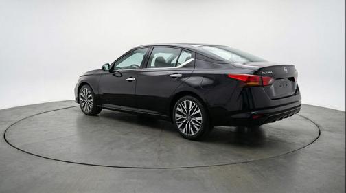 Super Black 2025 Nissan Altima SV FWD