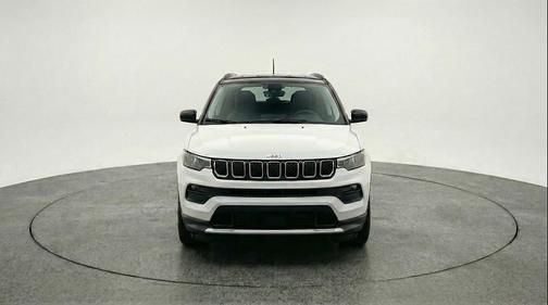 Bright White Clearcoat 2025 Jeep Compass Latitude