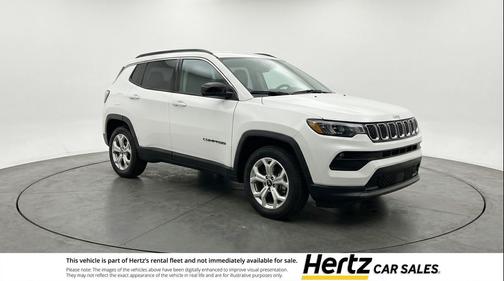Bright White Clearcoat 2025 Jeep Compass Latitude