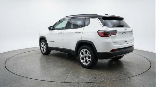 Bright White Clearcoat 2025 Jeep Compass Latitude