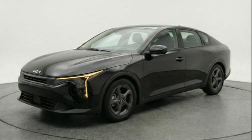 Aurora Black Pearl 2025 Kia K4 LXS