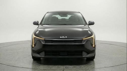Aurora Black Pearl 2025 Kia K4 LXS