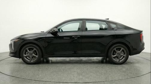 Aurora Black Pearl 2025 Kia K4 LXS