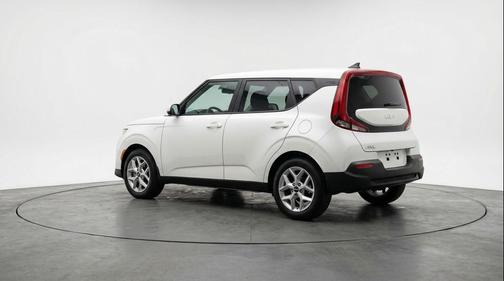 Snow White Pearl 2025 Kia Soul LX