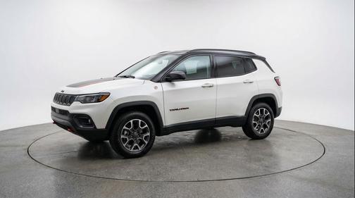 Bright White Clearcoat 2025 Jeep Compass Trailhawk