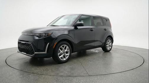 Fusion Black 2025 Kia Soul LX
