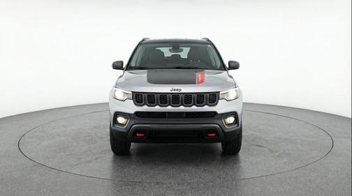 Silver Zynith Metallic Clearcoat 2025 Jeep Compass Trailhawk