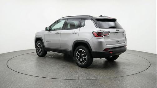 Silver Zynith Metallic Clearcoat 2025 Jeep Compass Trailhawk