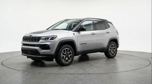Silver Zynith Metallic Clearcoat 2025 Jeep Compass Trailhawk